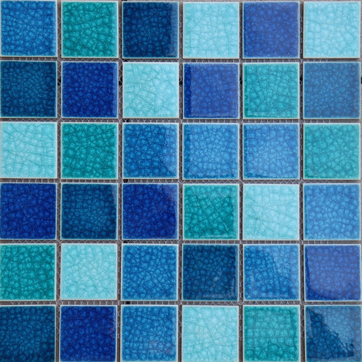 CRACKLING POOL MOSAIC TILES